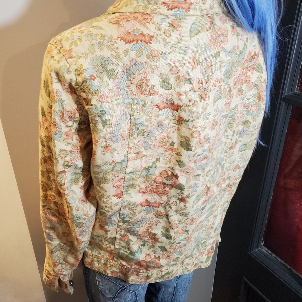 Cream Floral Print Jean Jacket for Casual Wear - Picture 8 of 9